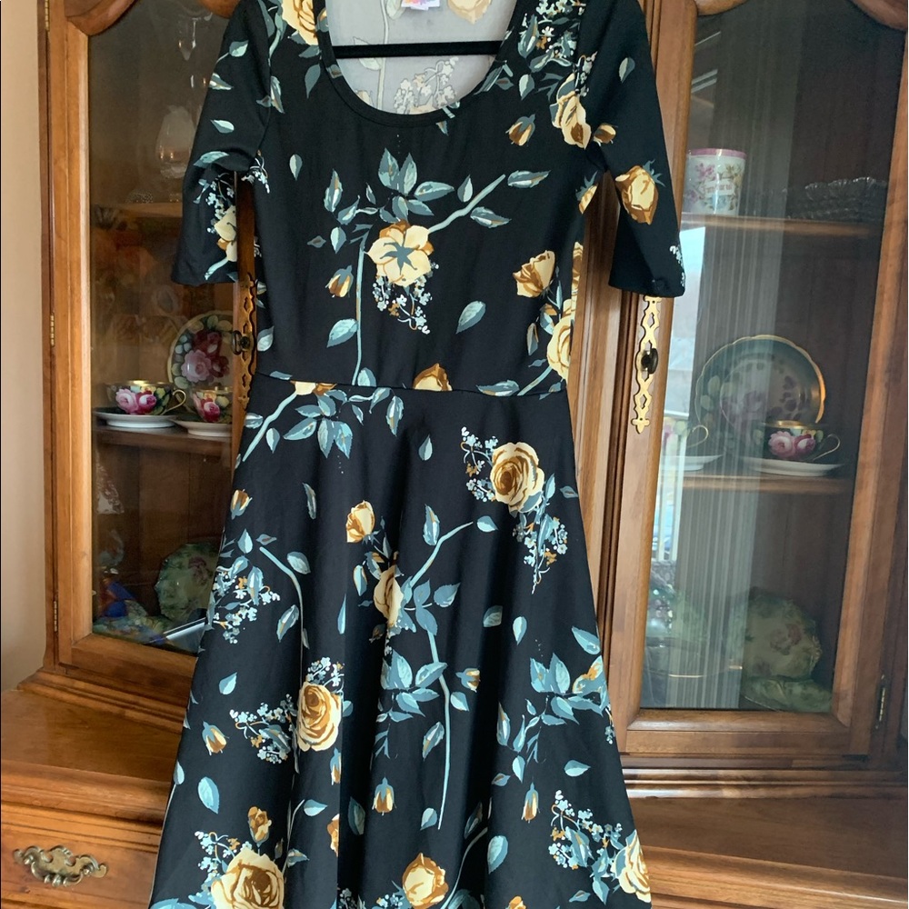 Amazing Floral Nicole M w/pockets